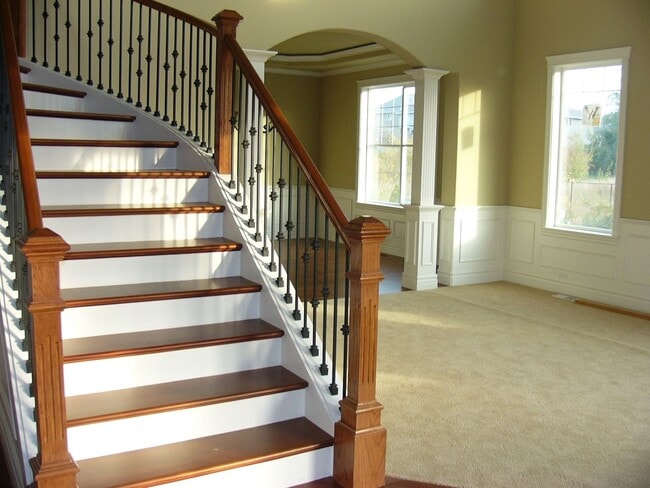 Building Photo - Custom Kent Easthill 2 Story
