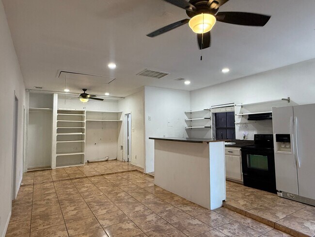 Building Photo - 5110 Ranchero Ln