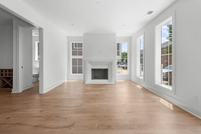 Building Photo - 1814 Stewart Pl