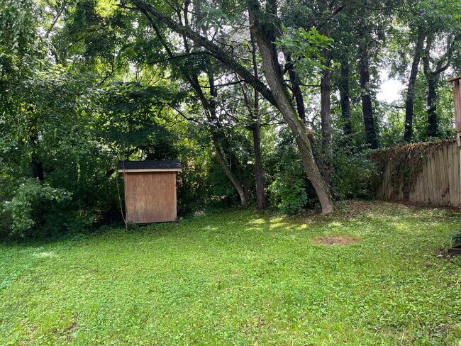 Building Photo - "Charming 2-Bed, 2.5-Bath Townhouse Retreat in Nashville - 1,242 Sq. Ft. of Comfort!" Lawn Care I...
