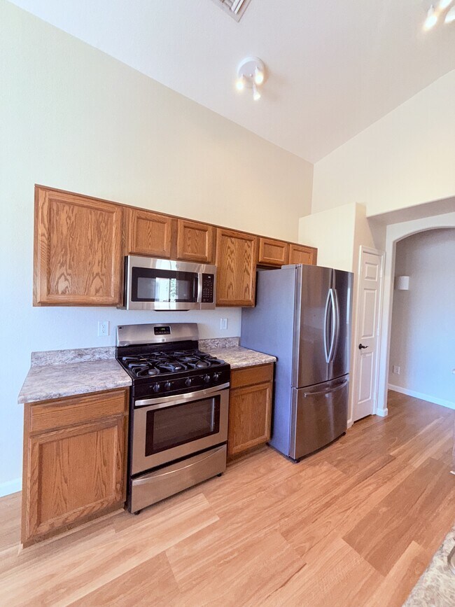 Building Photo - 9102 N Safflower Ln