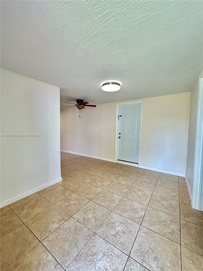 Building Photo - 4221 SW 36th St