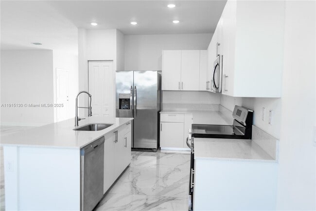 Building Photo - 16144 SW 148th Pl