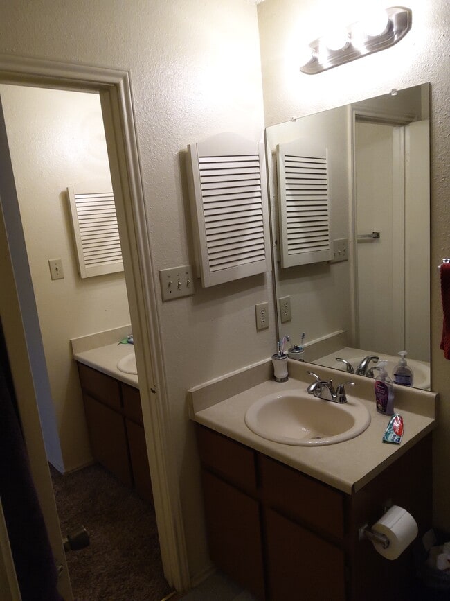 Building Photo - 5604 Rose Dawn