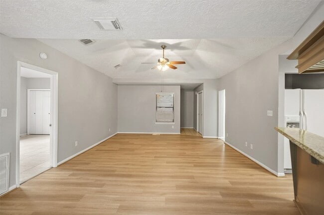 Building Photo - 25 Shady Oak Ln