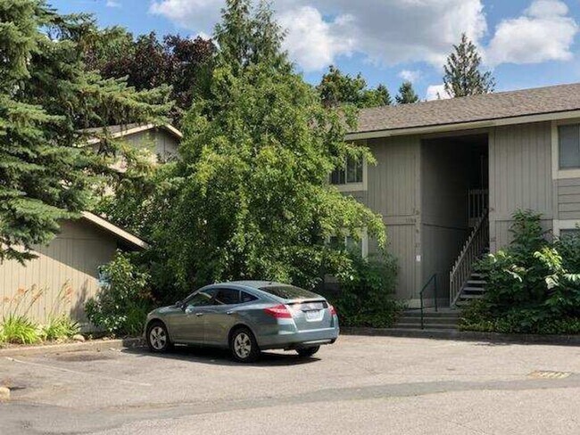 Building Photo - Mission East Apts 2 br/1 bath ground floor...