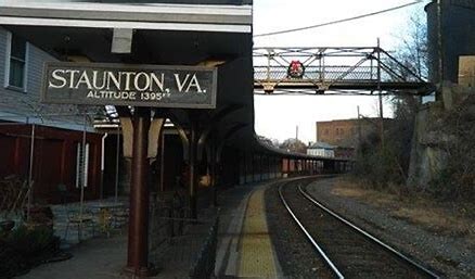 Building Photo - 2 Waverley Green