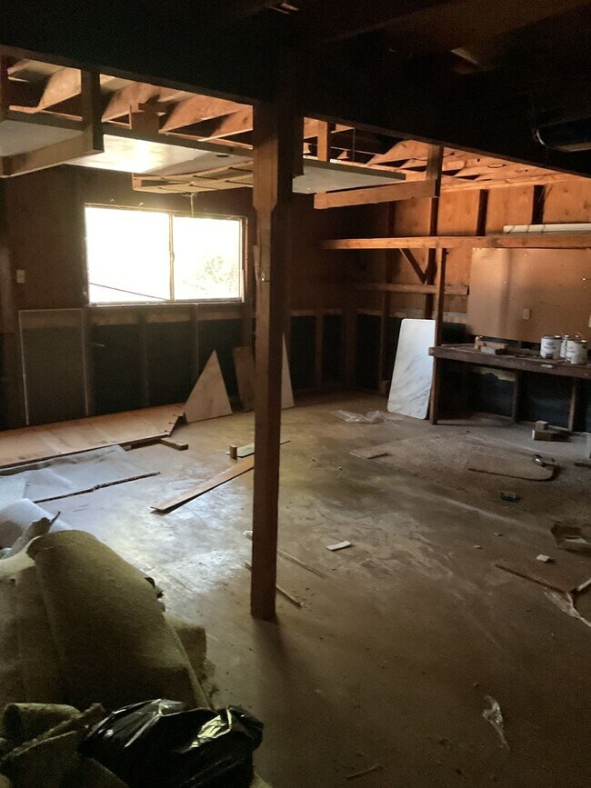 Building Photo - Two story 4 bedroom 2 bath home, Magalia