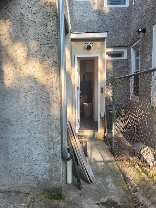 Building Photo - 1866 N Uber St
