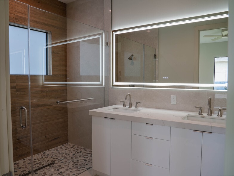 Building Photo - 6500 SW 84th St