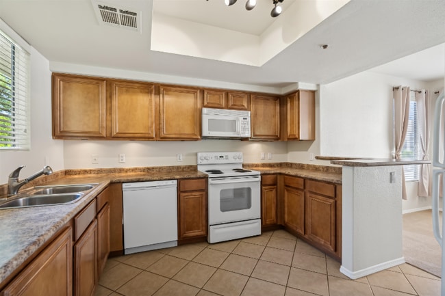 Building Photo - 4925 E Desert Cove Ave