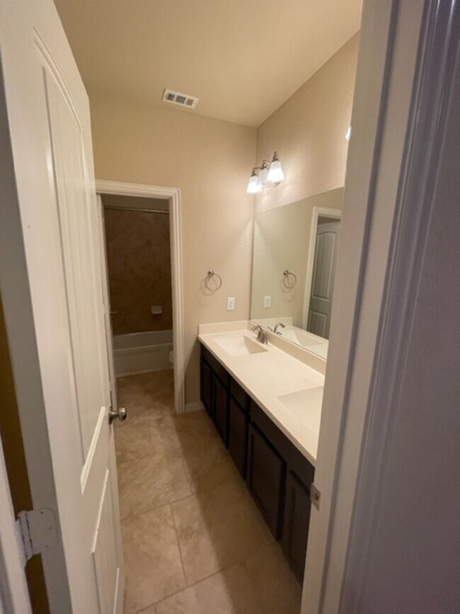 Building Photo - Beautiful 4-Bed Single-Story Home in Desirable Potranco