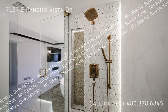 Building Photo - 7157 E Rancho Vista Dr