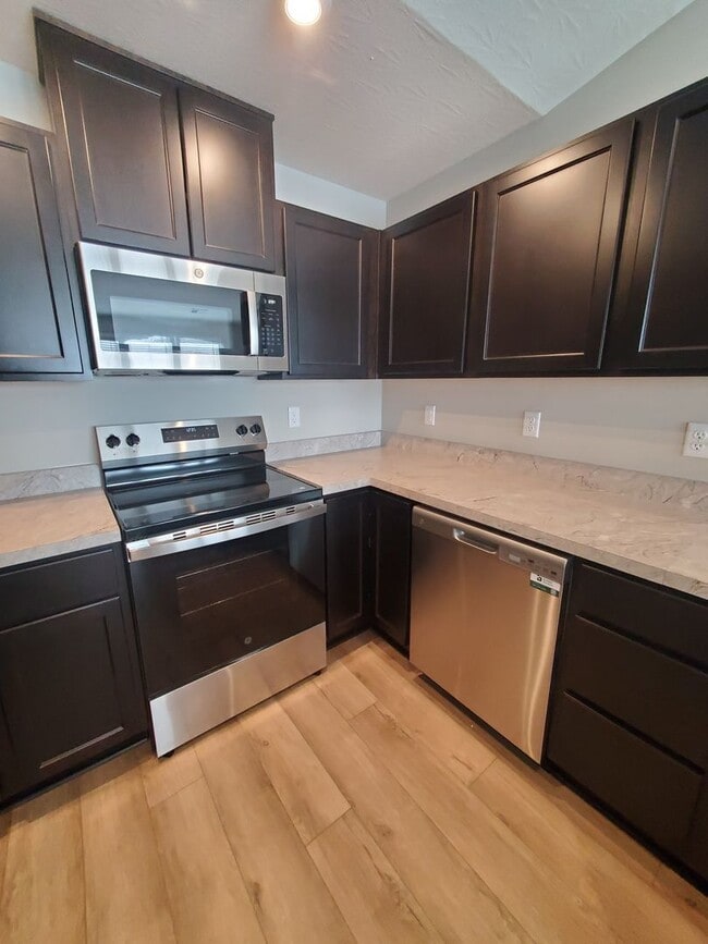 Building Photo - 2 Bedroom with 2 Bath Condo