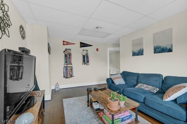 Building Photo - 38 Morris St