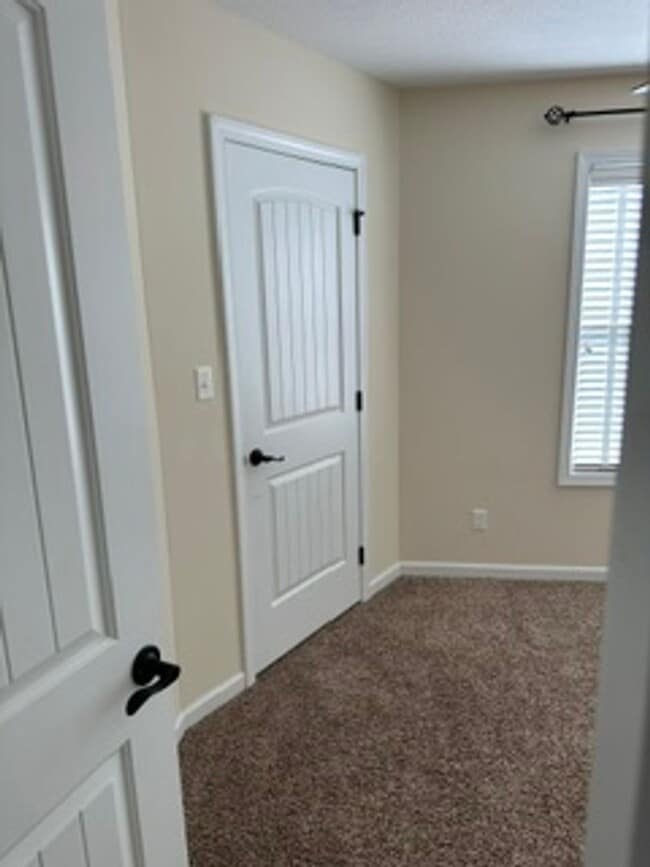 Building Photo - Maryville 37803 - 3 bedroom 2.5 bath home - Call Debra Johnson (865) 591-8281