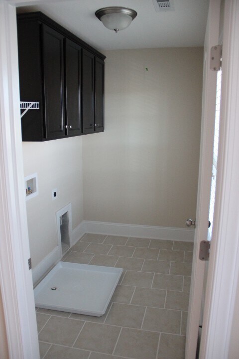Building Photo - Beautiful move-in ready located in the Mil...