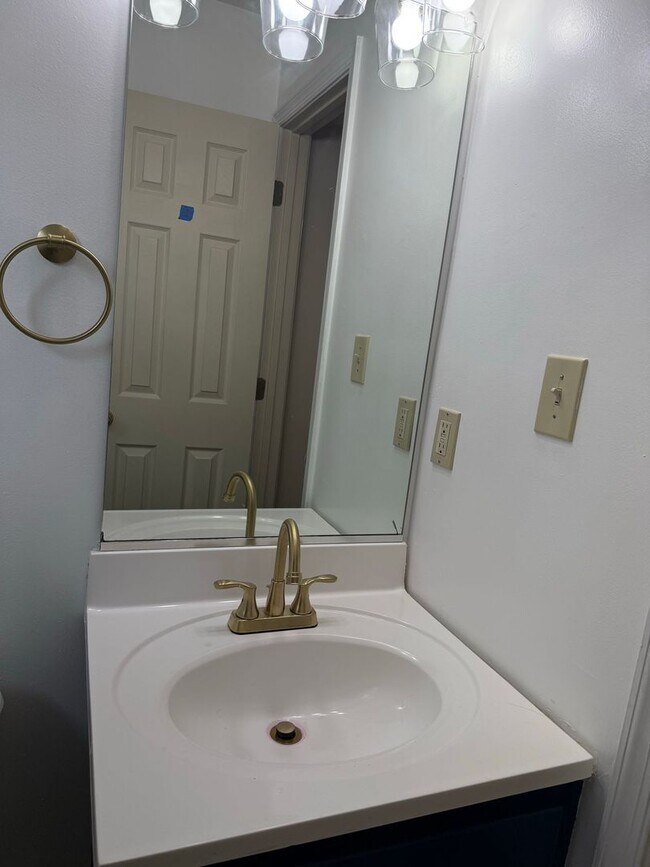 Building Photo - Charming 3-Bedroom Home in Newport News! "ASK ABOUT OUR ZERO DEPOSIT"