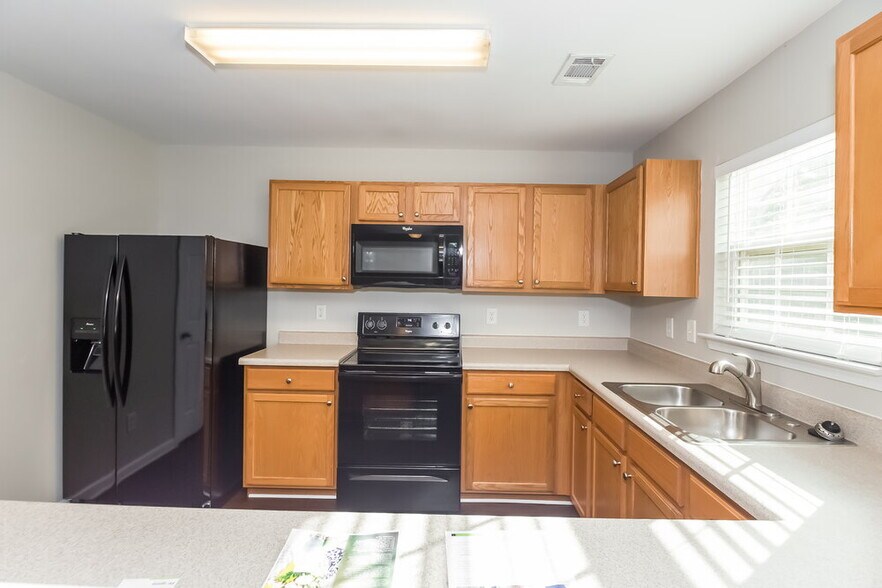 Building Photo - 2720 Mayfair Dr