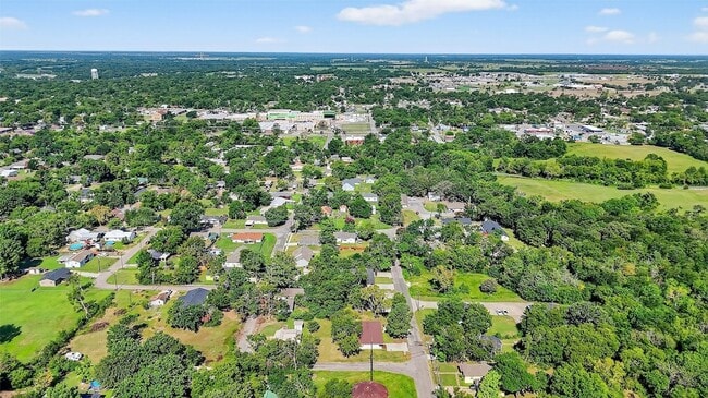 Building Photo - 712 Seven Oaks Rd