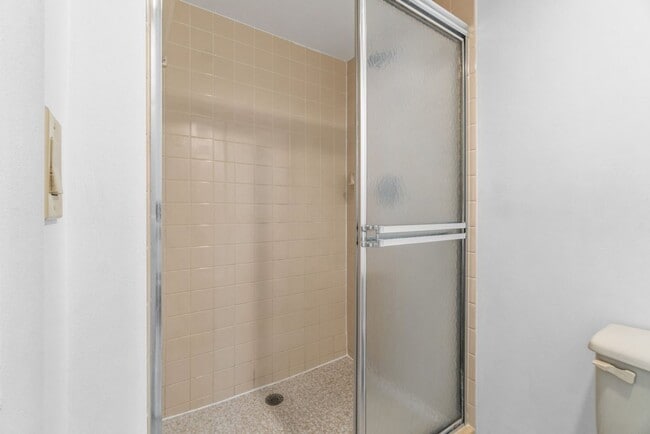Building Photo - Spacious 2BR/2BA Condo at Whitehall - West Palm Beach