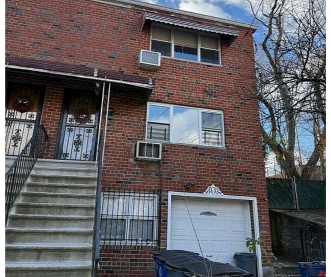 Building Photo - 430 W 259th St
