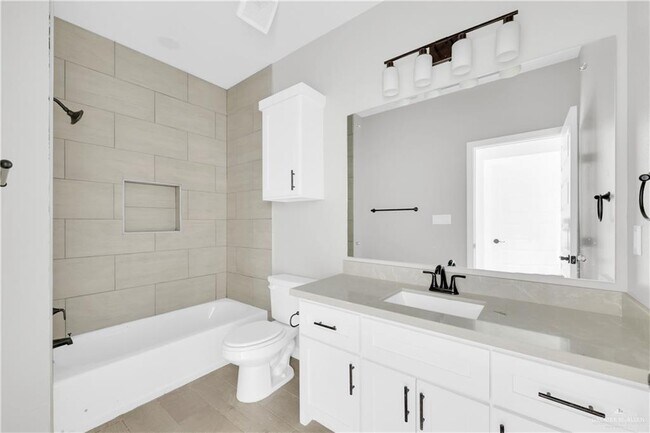 Building Photo - 15 W Daffodil Ave