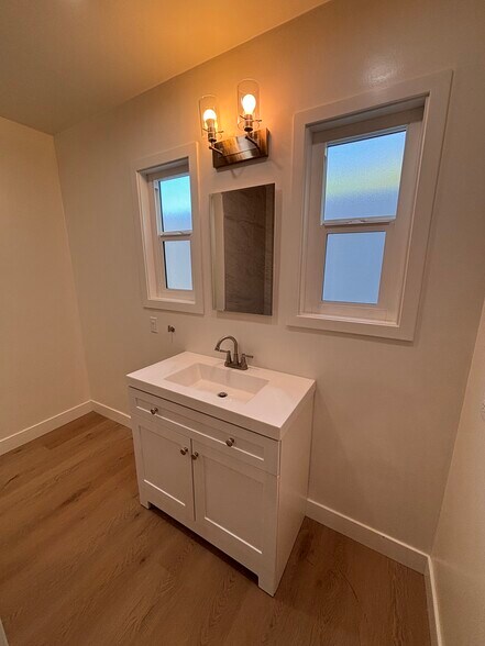 Building Photo - 6534 Peach Ave