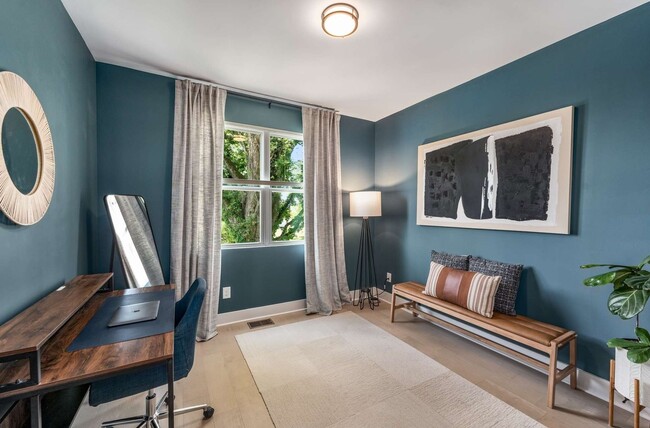 Building Photo - Prestine & Partially Furnished North Nashv...