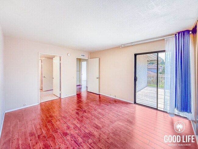 Building Photo - Bright 3B/2BA Condo in La Jolla with Spacious Kitchen and Dual Vanity Primary Bath