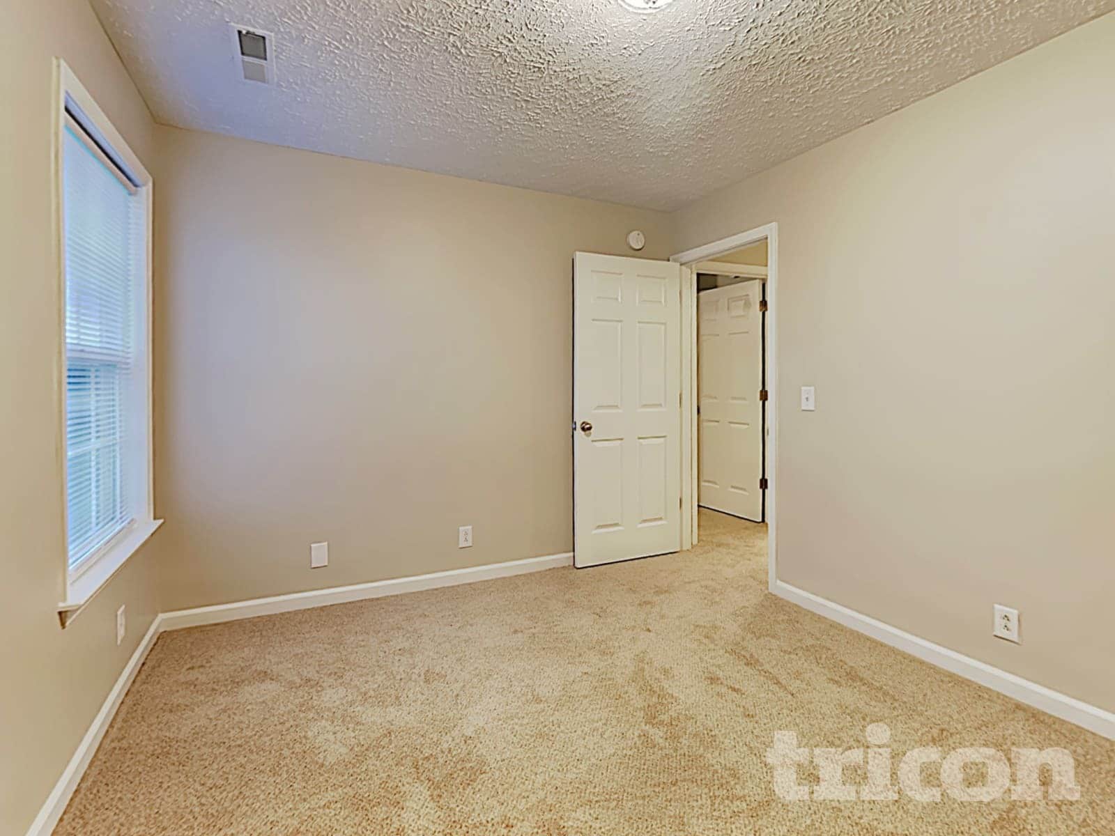 Building Photo - 1256 Lasalle Dr