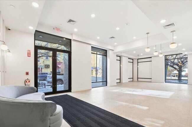 Building Photo - 35 Orchard St