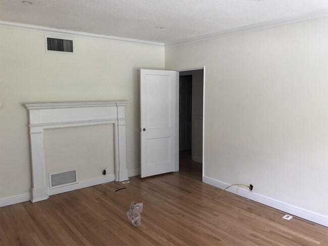 Building Photo - 1015 Harwood St