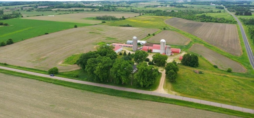 Aerial view of property looking south - 1559 30th Ave