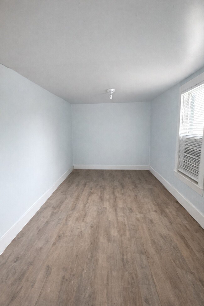 Building Photo - 15 Charlotte St