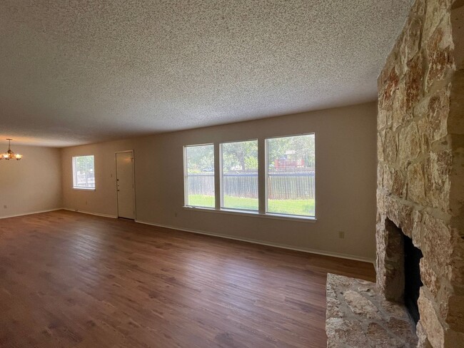 Building Photo - EXEMPLARY ROUND ROCK ISD - NO CARPET - FAN...