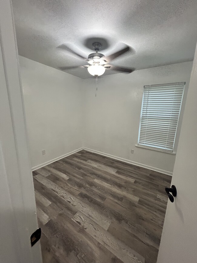 Building Photo - 2805 Villamore Ave