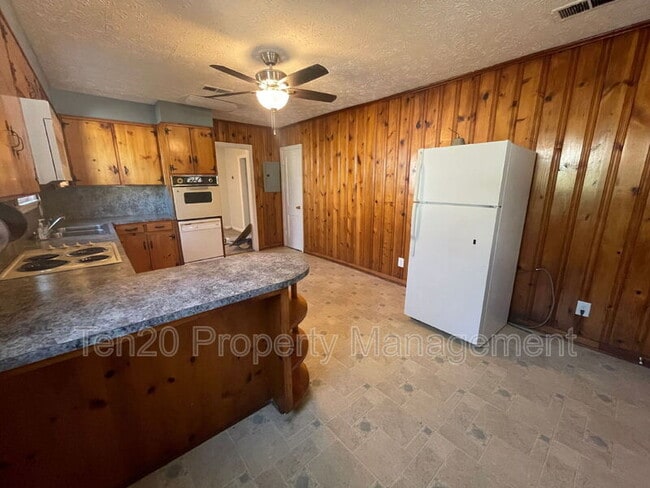 Building Photo - 411 20th Ave