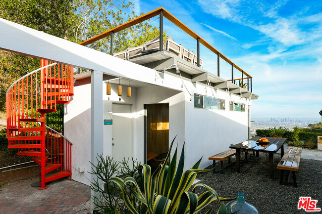 Building Photo - 7107 Pacific View Dr