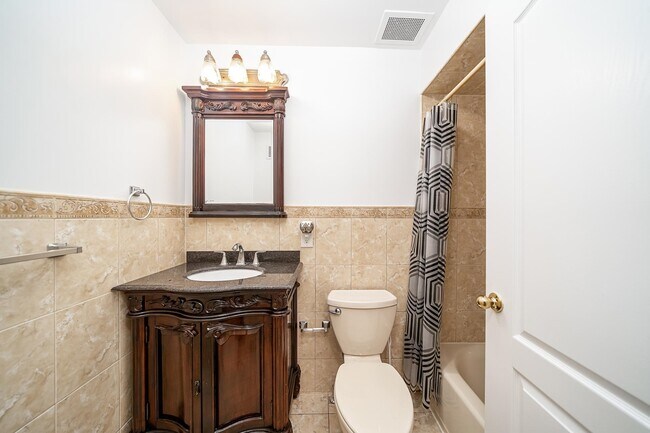 Building Photo - 43 Manhattan Ave