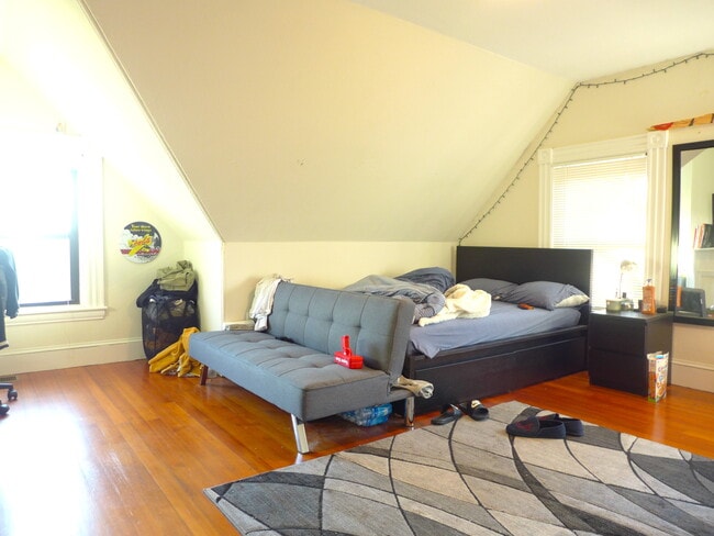 Building Photo - 45 Beech Glen St