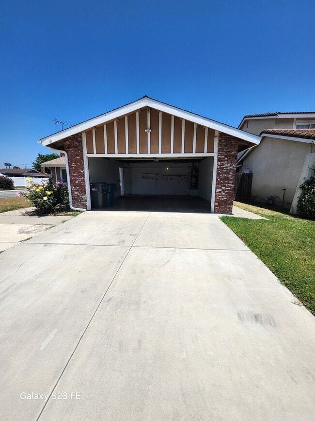 Building Photo - Single-Story home in Chino ready for you to move right in!