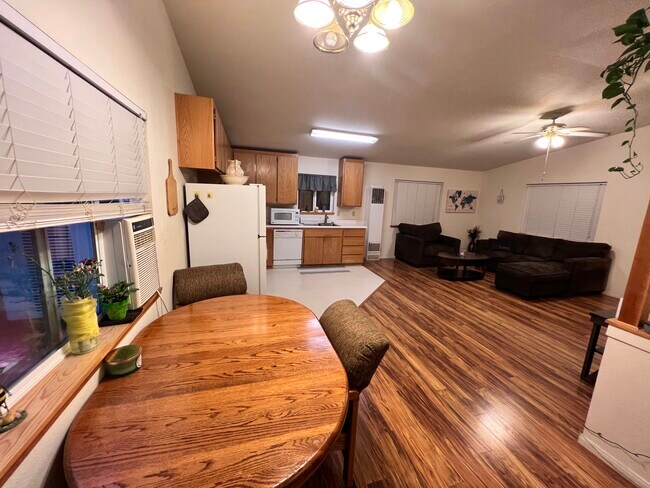 Building Photo - 21896 Fallview Dr