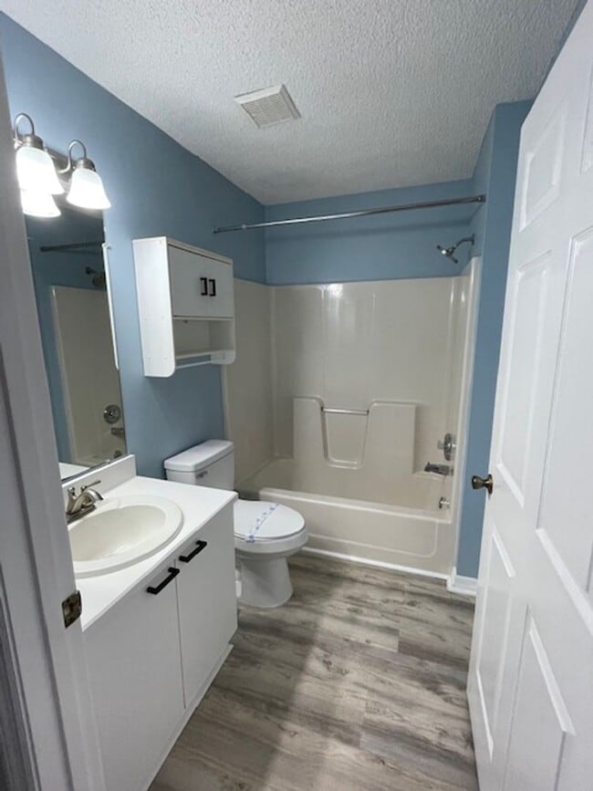 Building Photo - 2Bed/2Bath in the heart of Daytona Beach w...