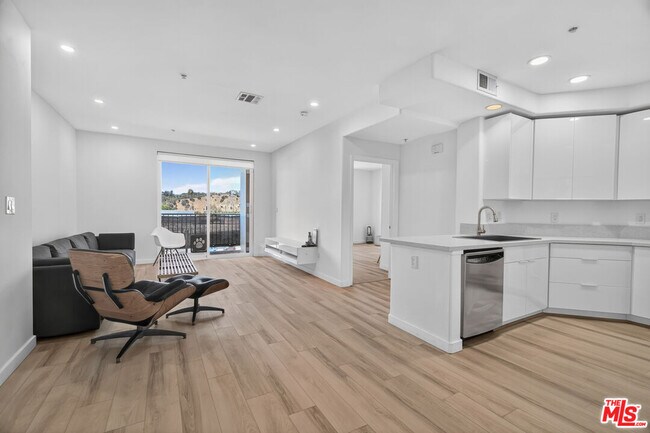 Building Photo - 360 W Ave 26