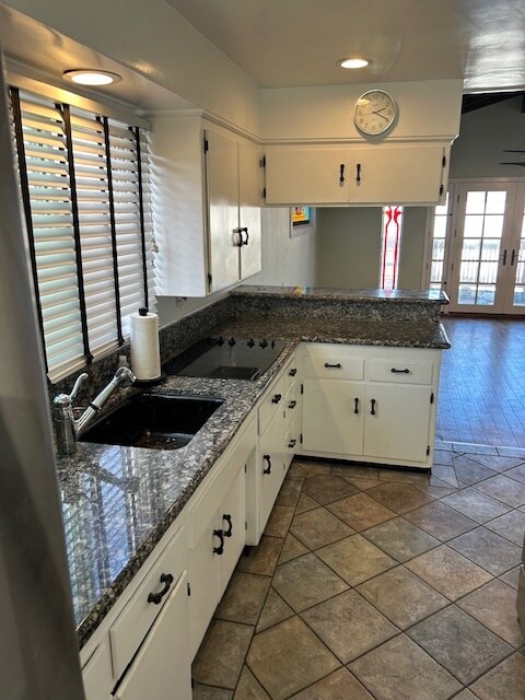 Kitchen towards Living Room - 226 Palm Dr