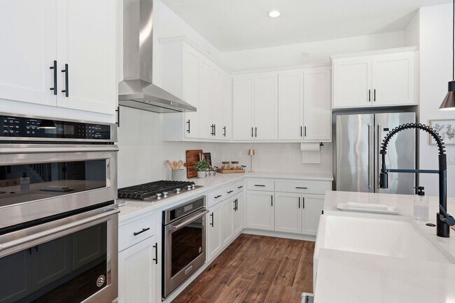 Building Photo - 1550 Plumas Dr