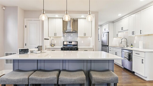 Building Photo - Modern 3BR/2.5BA Row Home with Parking & Private Backyard in SE DC