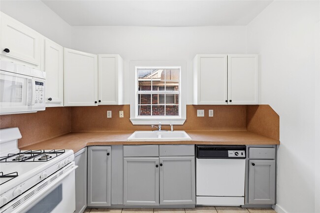 Building Photo - 2218 Arbor St