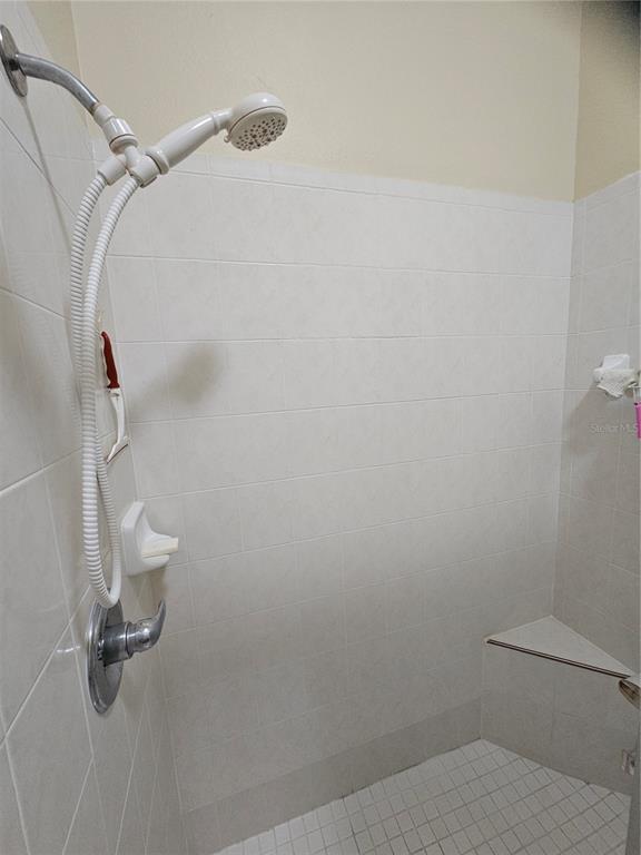 Building Photo - 2038 Grantham Greens Dr